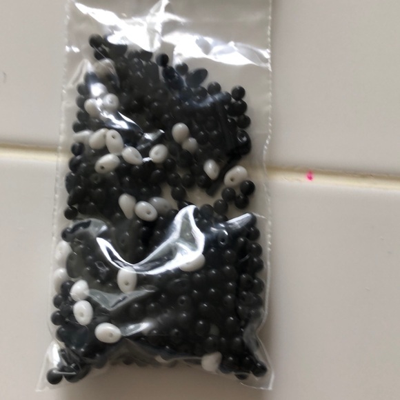 12 Units Miscellaneous Jewelry Making Supplies - Picture 7 of 13